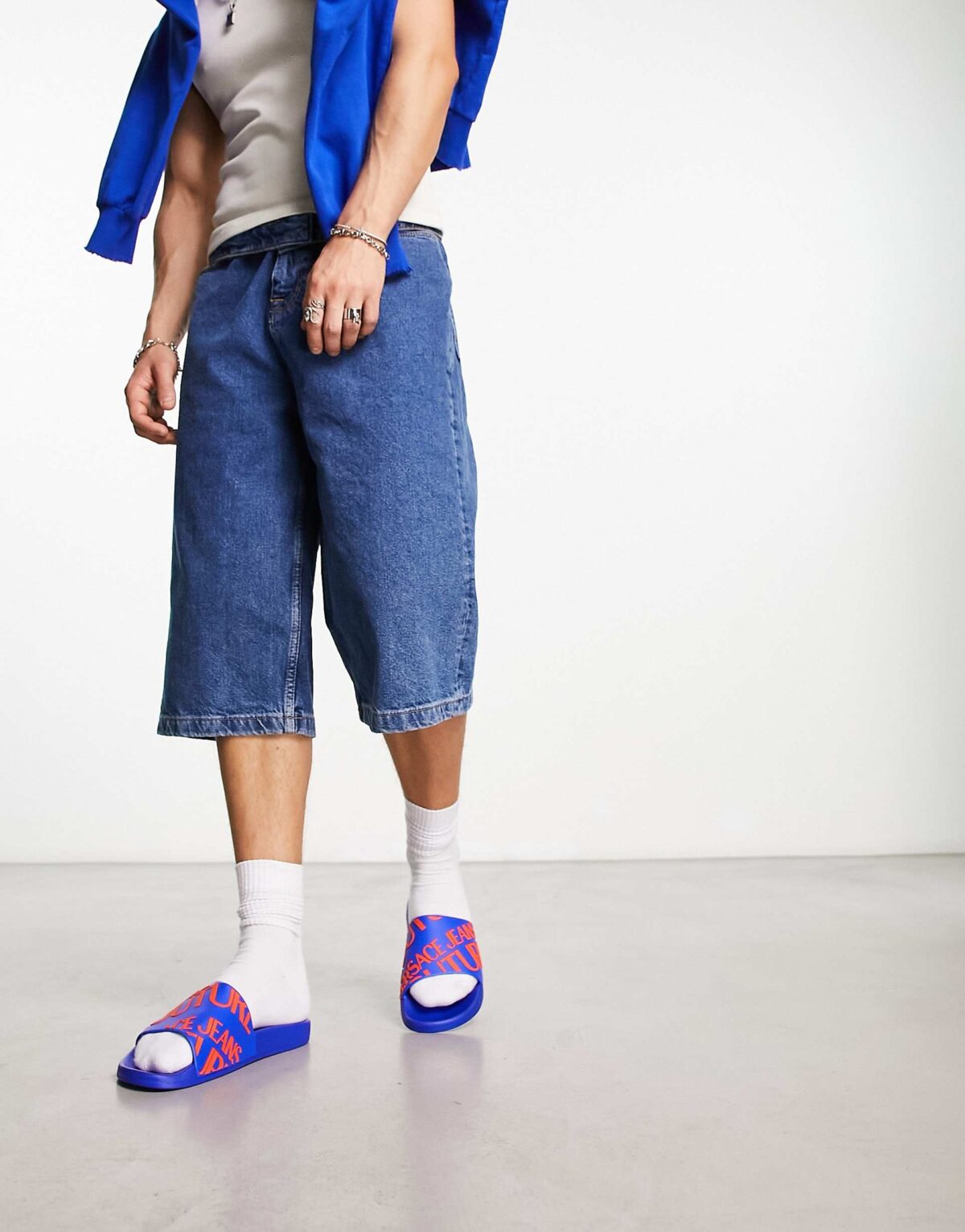 VERSACE JEANS COUTURE EMBOSSED LOGO SLIDE ROYAL BLUE - Image 2