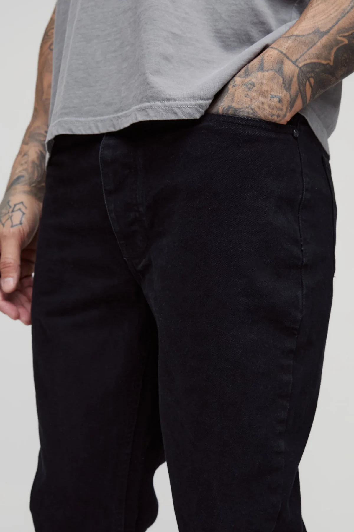 BLACK SLIM FIT JEANS - Image 3