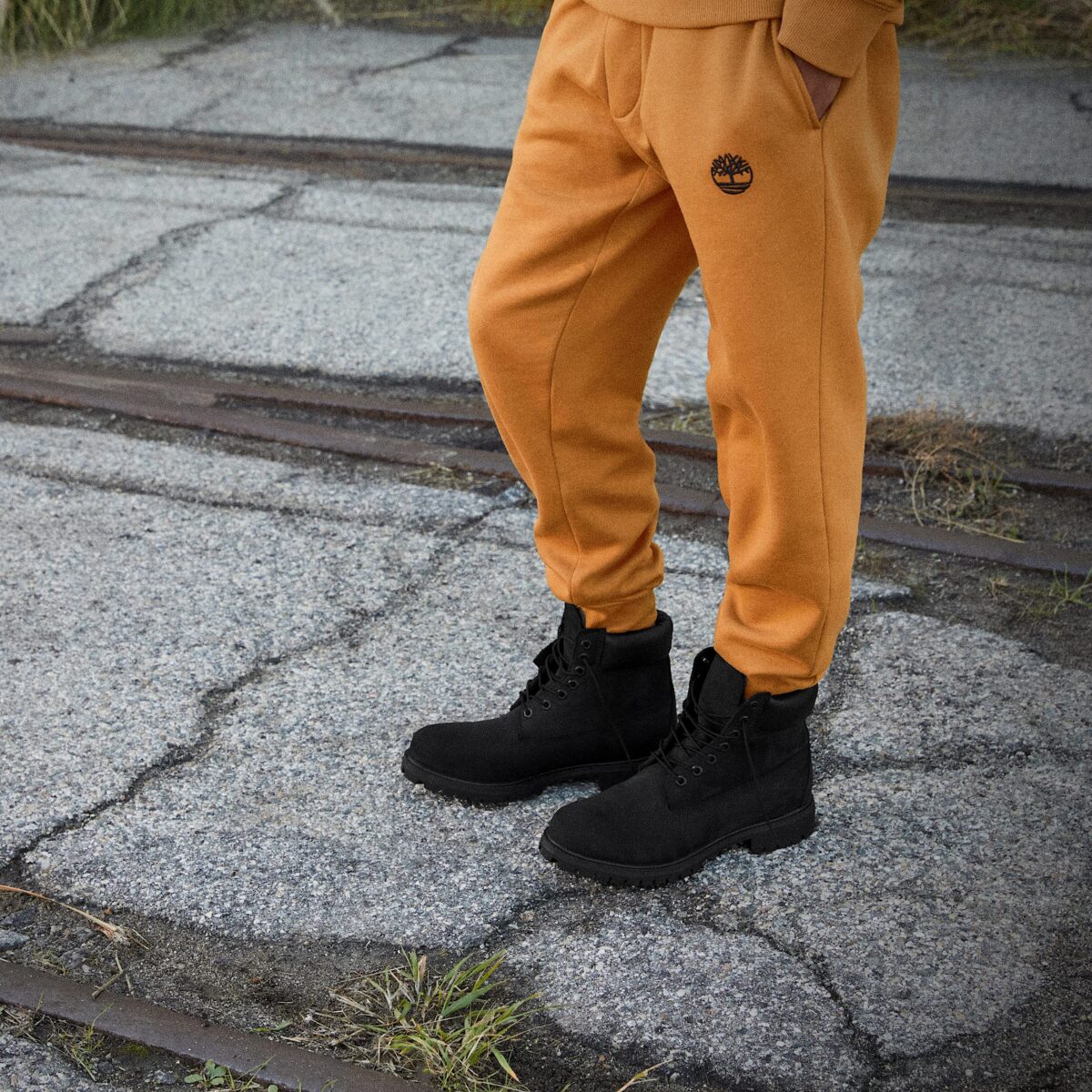TIMBERLAND BLACK BOOTS - Image 2