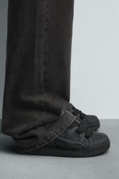 BLACK LACE UP SNEAKERS